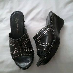 B Makowski Wedge sandals